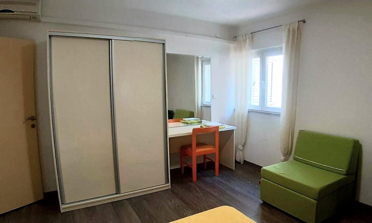 House Merlin Baška Voda Esterno foto